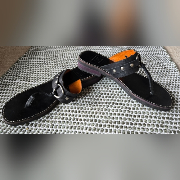 FRYE Riven LEATHER SANDAL Thong 7.5 Southwest Stud Western Coastal Cowgirl EUC - Picture 2 of 15